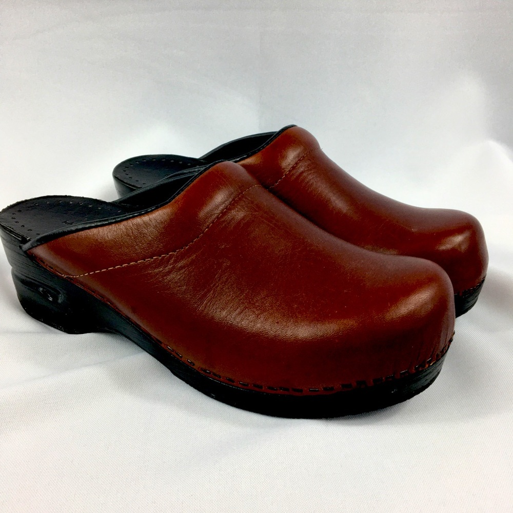 Lands End Women’s Leather Clogs/Mules. Size 9B
